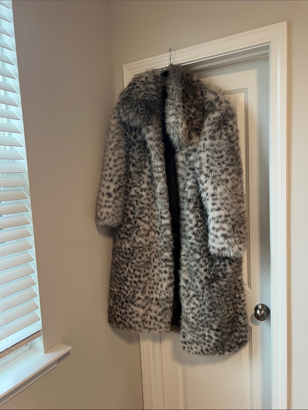 NEW NWT long faux fur coat fuzzy coat NVLT size large grey silver black ocelot